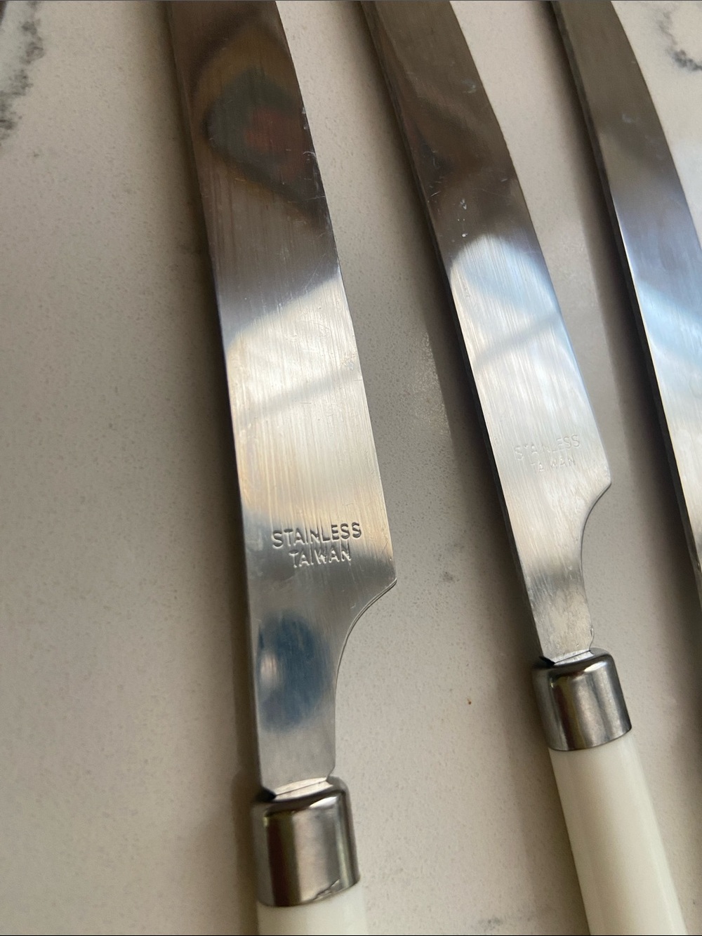 Vintage Mid Century White Handle Flatware Set 12 Pieces Stainless Taiwan - Picture 3 of 6